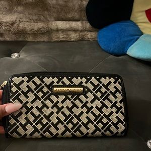 Tommy Hilfiger women’s wallet